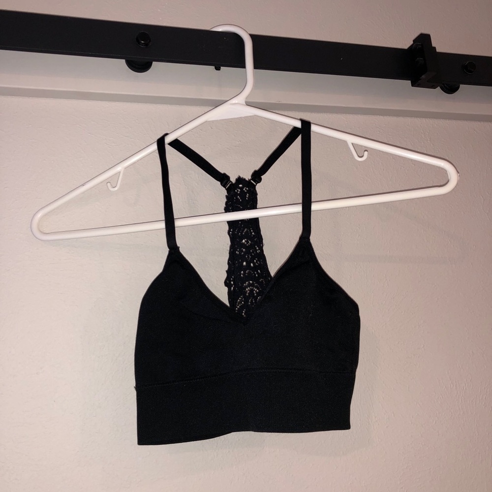 Black sports bra